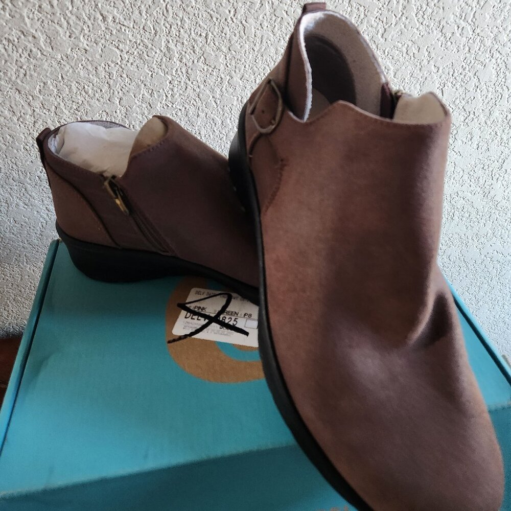 Bzees Washable Side Zip Ankle Booties in Bet Together Brown NWT